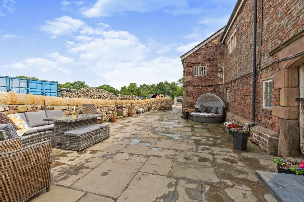 5 bedroom detached house for sale in Delph Lane, Charnock Richard