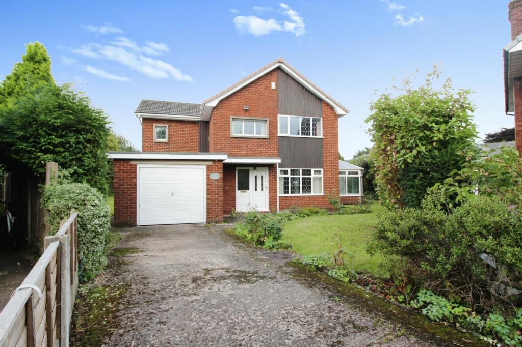 3 bedroom detached house for sale in Windsor Close, Chorley, PR7