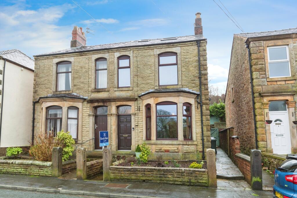 4 bedroom semidetached house for sale in Chorley Old Road, Whittlele