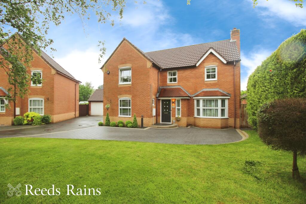 4 bedroom detached house for sale in Gleneagles Drive, Euxton, Chorley