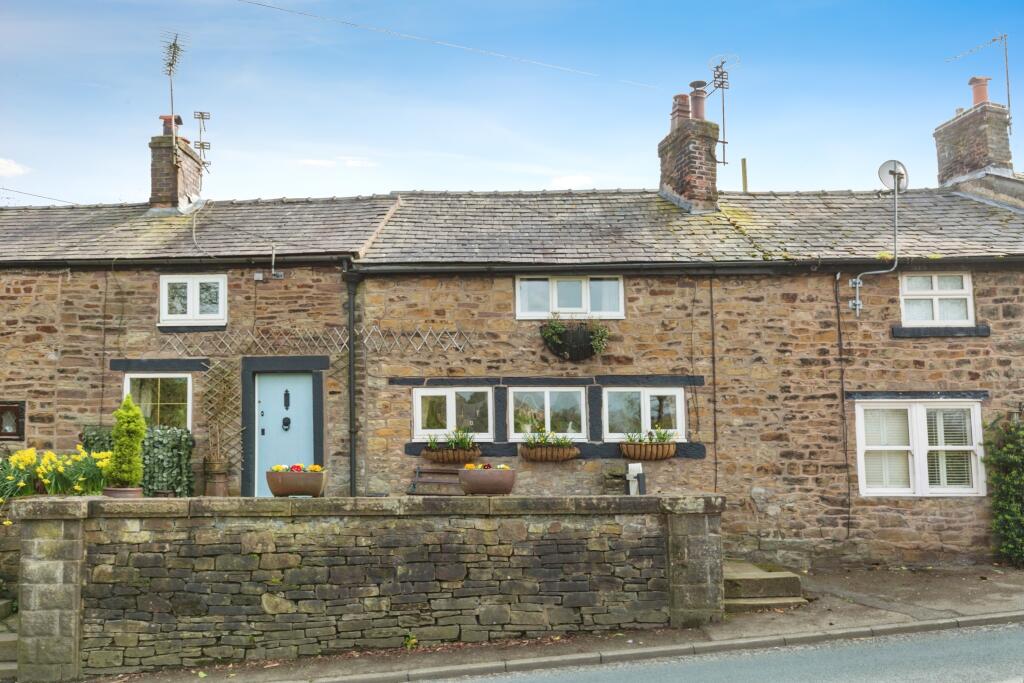 3 bedroom terraced house for sale in Blackburn Road, Higher Wheelton