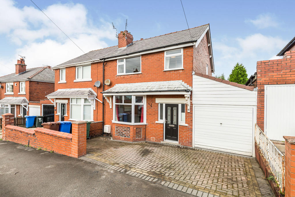 3 bedroom semidetached house for sale in Letchworth Drive, Chorley