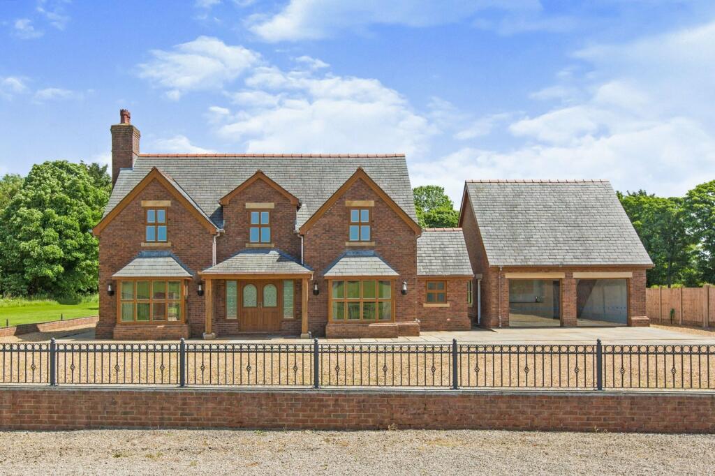 5 bedroom detached house for sale in Railway View, Croston, Leyland