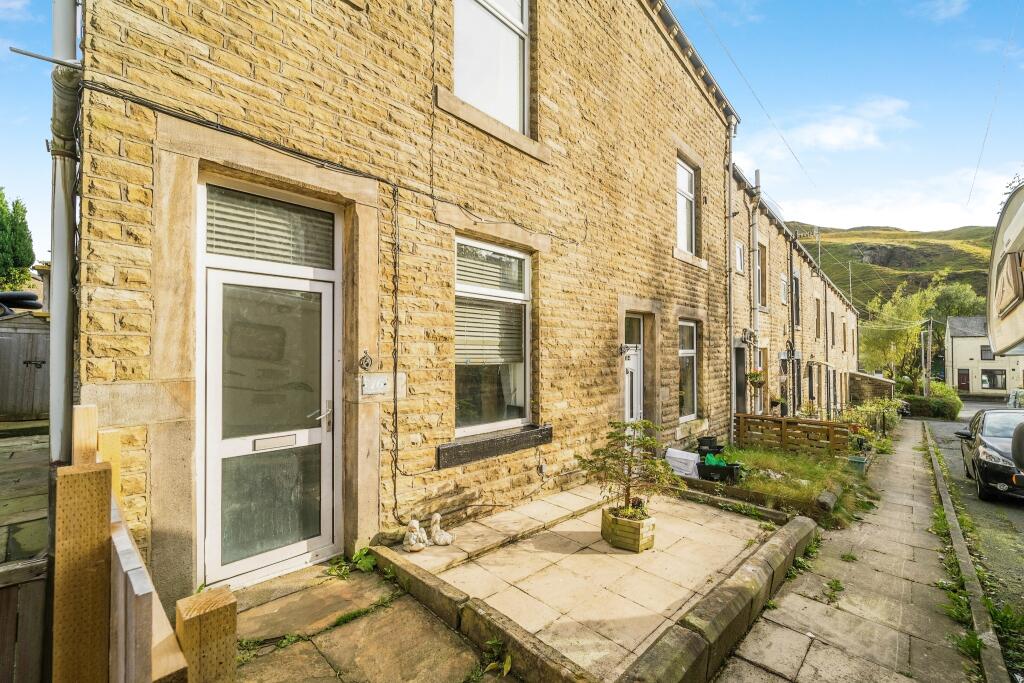 3 bedroom end of terrace house for sale in Daisy Bank Street, Todmorden