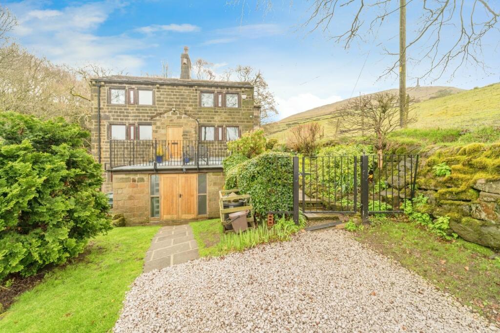 4 bedroom detached house for sale in Lee Bottom Road, Stoodley