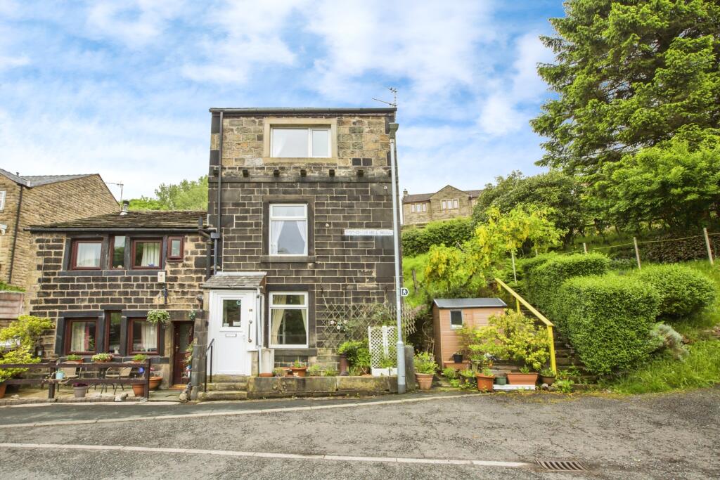 4 bedroom semidetached house for sale in Hollins Road, Walsden