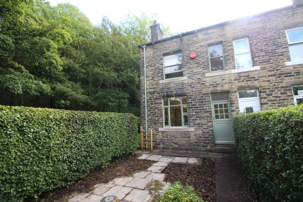 3 bedroom end of terrace house for sale in Stoodley Glen, Eastwood