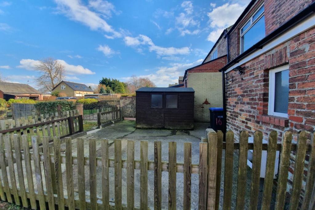 2 bedroom semidetached house for sale in Rowley Bank, Consett, DH8