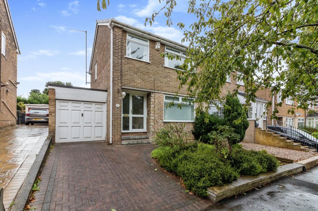3 bedroom semidetached house for sale in Binsted Grove, Sheffield