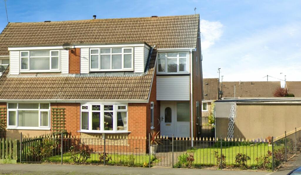 3 bedroom semi-detached house for sale in Ridsdale, Hull, East Yorkshire, HU7