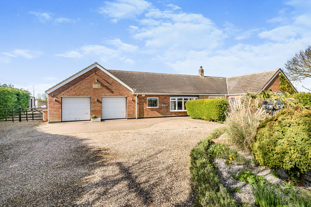 4 bedroom bungalow for sale in Garton Road, Aldbrough, Hull, East Yorkshire, HU11