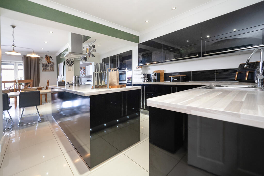 4 bedroom bungalow for sale in Garton Road, Aldbrough, Hull, East