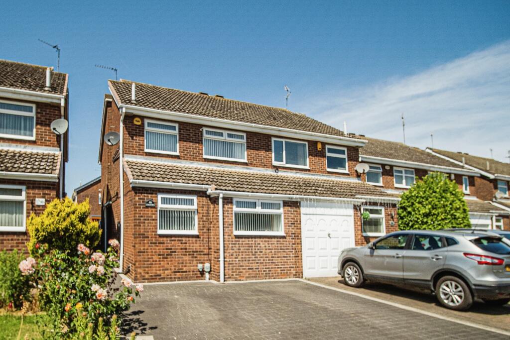 3 bedroom semi-detached house for sale in Woodleigh Drive, Sutton-on-Hull, Hull, East Yorkshire, HU7
