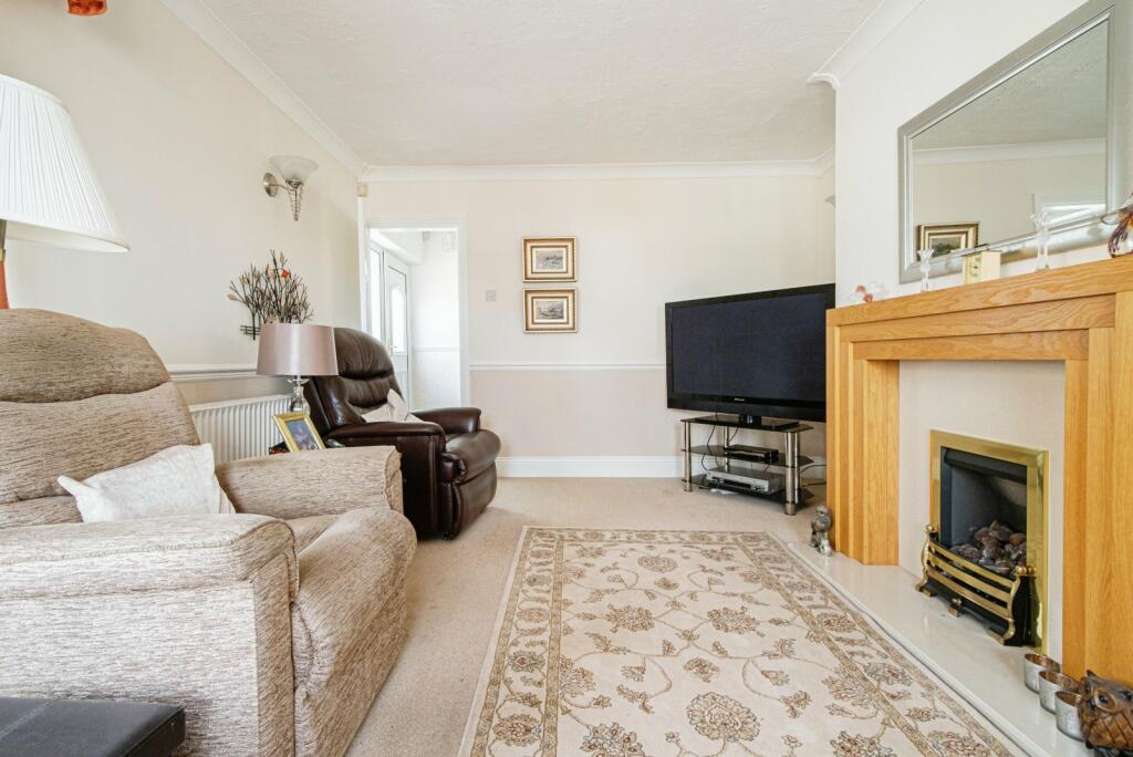 3 bedroom detached house for sale in Griffiths Way, Keyingham, Hull