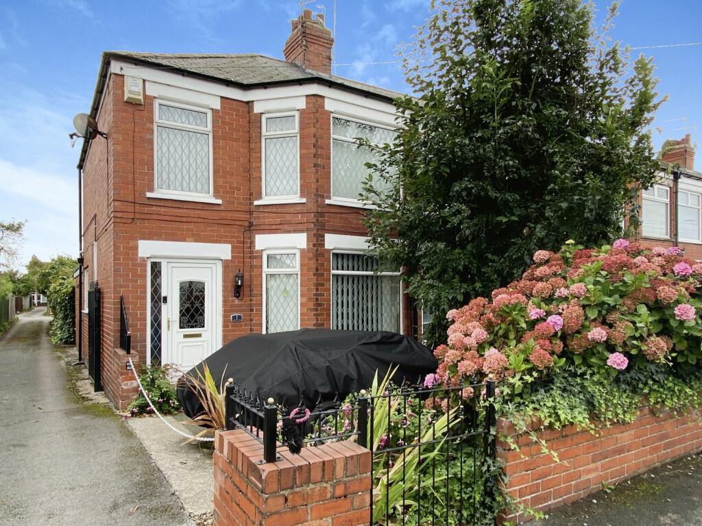 3 bedroom end of terrace house for sale in Skirbeck Road, Hull, East Yorkshire, HU8