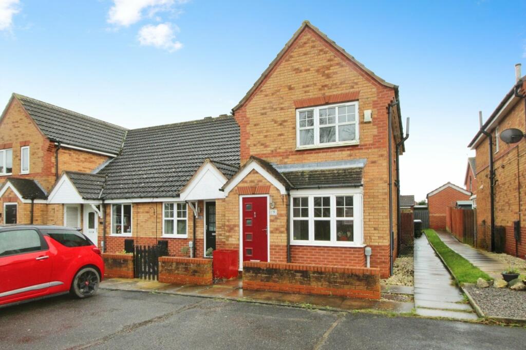 2 bedroom end of terrace house for sale in Downhill Drive, Castle