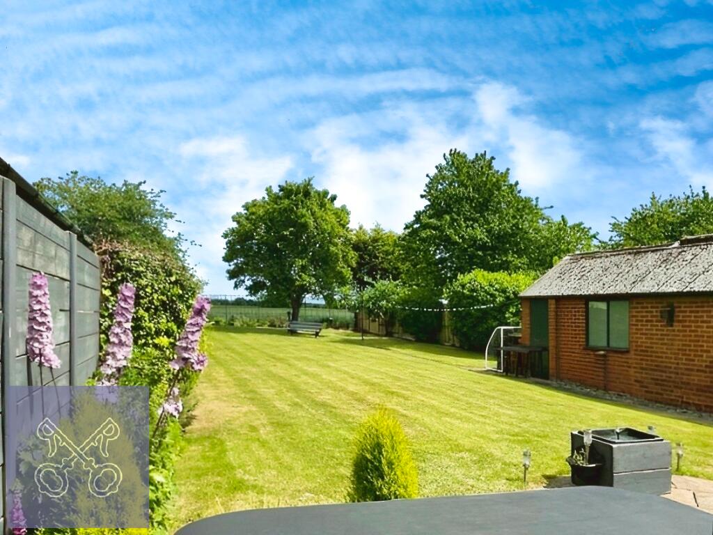 4 bedroom bungalow for sale in Holmes Lane, Bilton, Hull, East Yorkshire, HU11