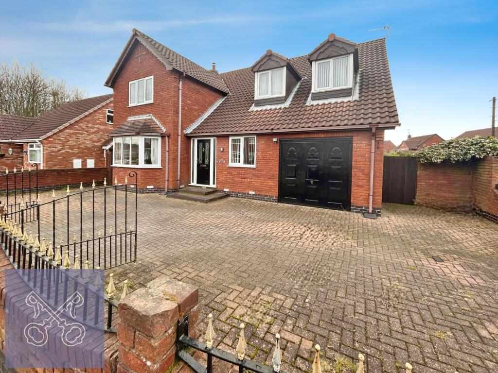 4 bedroom detached house for sale in Daisyfield Drive, Bilton, Hull, HU11