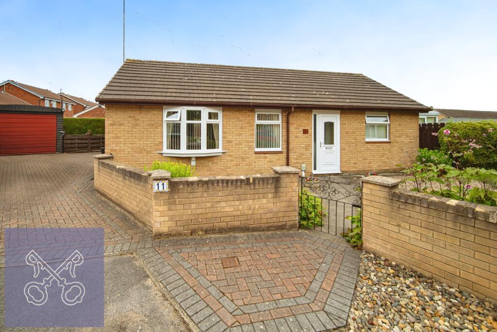 3 bedroom bungalow for sale in The Queensway, Hull, East Yorkshire, HU6