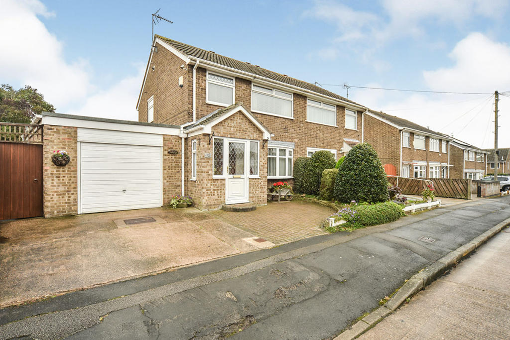3 bedroom semidetached house for sale in Glen Almond, Bilton, Hull