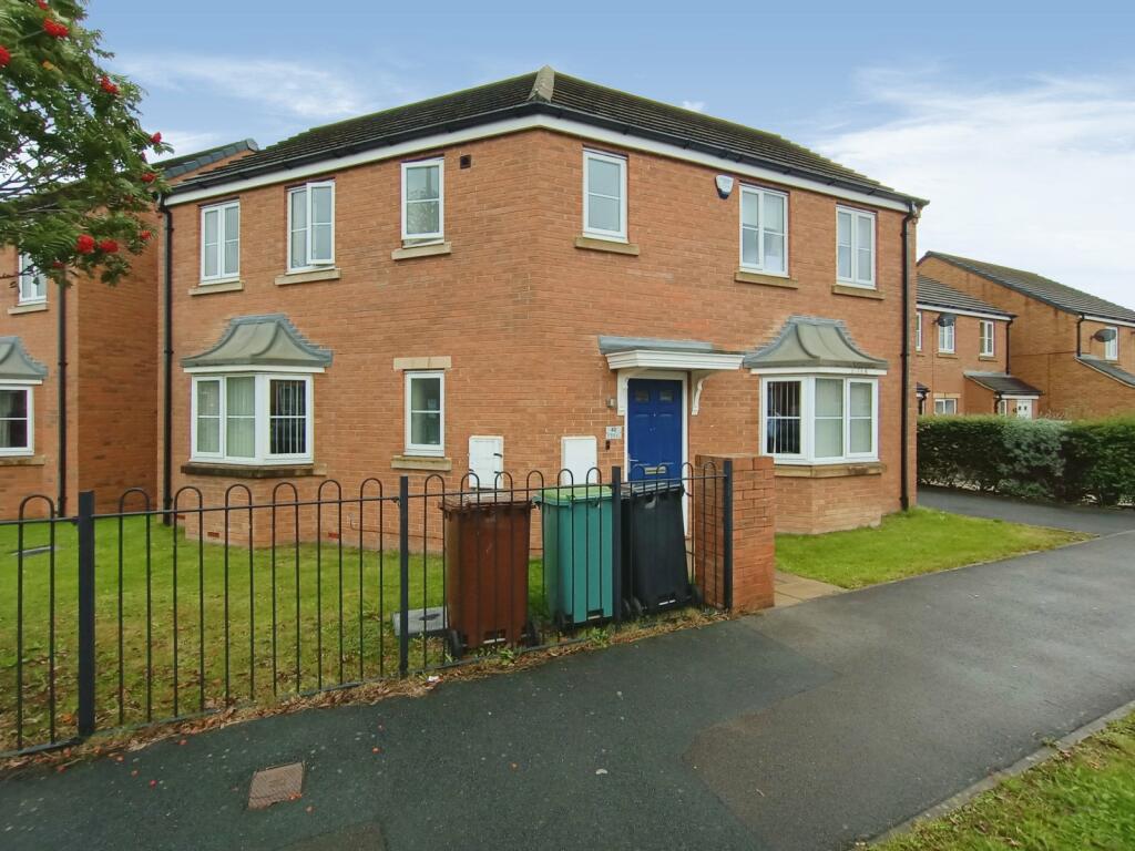 3 bedroom detached house for sale in Whinmoor Way, Leeds, West