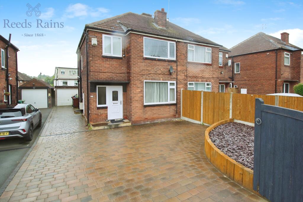 3 bedroom semidetached house for sale in Cross Gates Road, Leeds, West