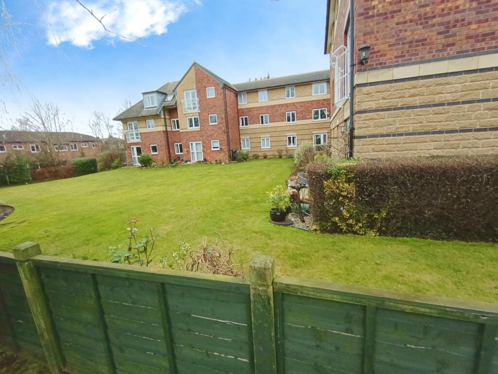 1 bedroom apartment for sale in Primrose Court, Primley Park View, Leeds, West Yorkshire, LS17
