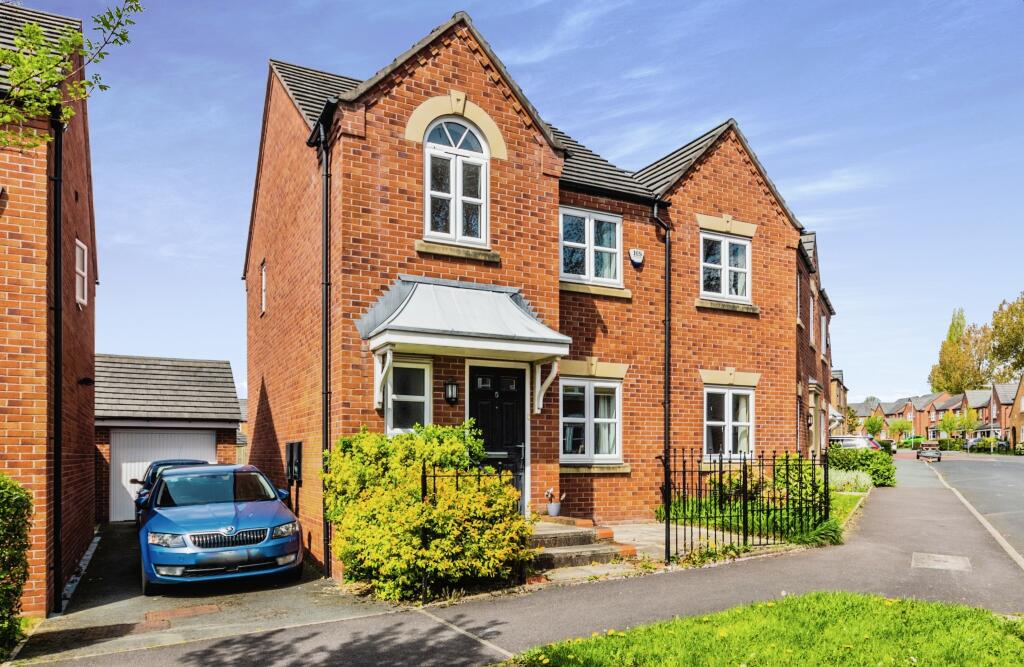 3 bedroom semidetached house for sale in Snowdonia Way, Hyde, Greater