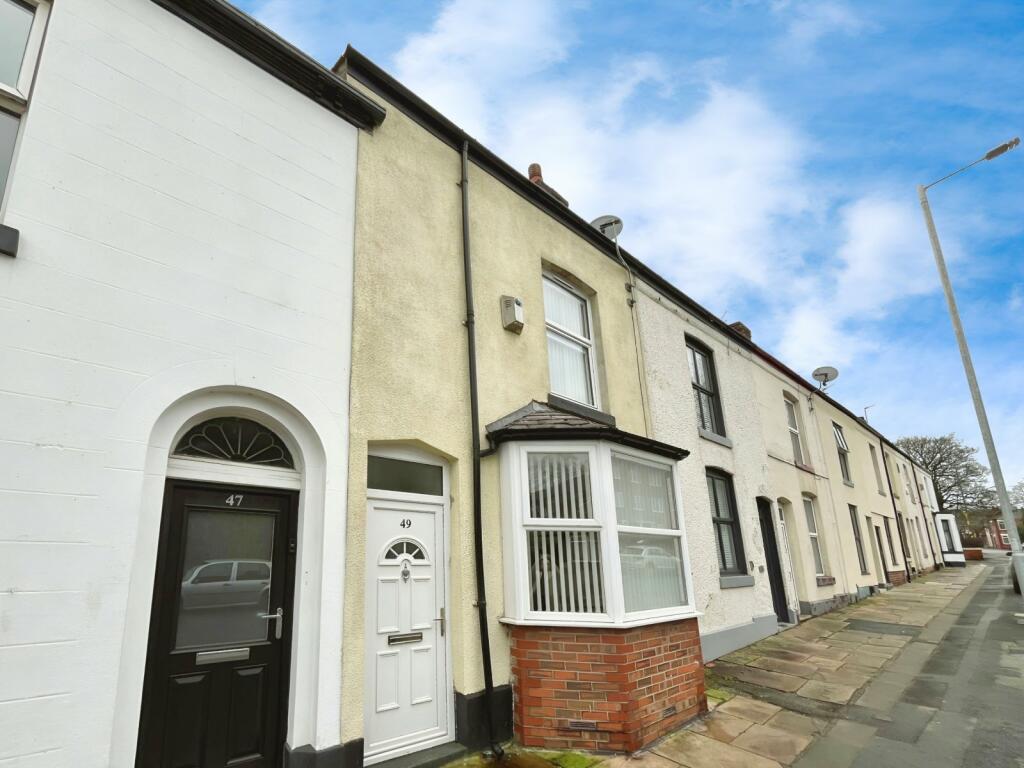 2 bedroom terraced house for sale in Stockport Road, Hyde, Greater