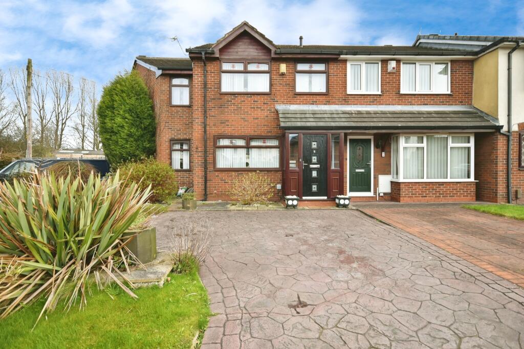 4 bedroom semidetached house for sale in High Ash Grove, Audenshaw