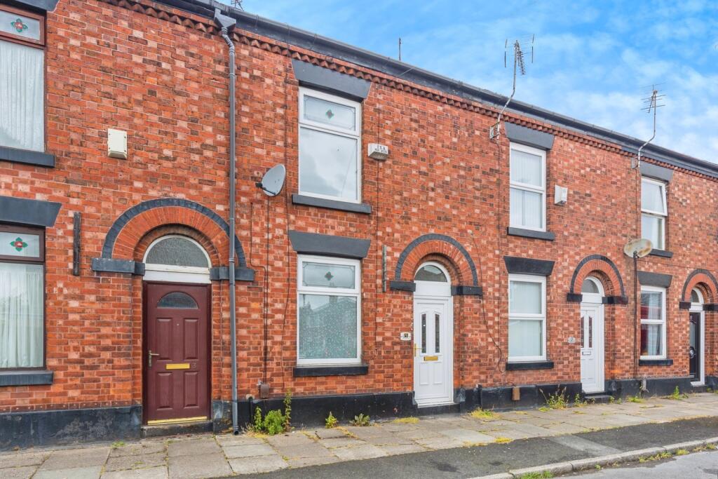 Main image of property: Cross Street, Denton, Manchester, Greater Manchester, M34