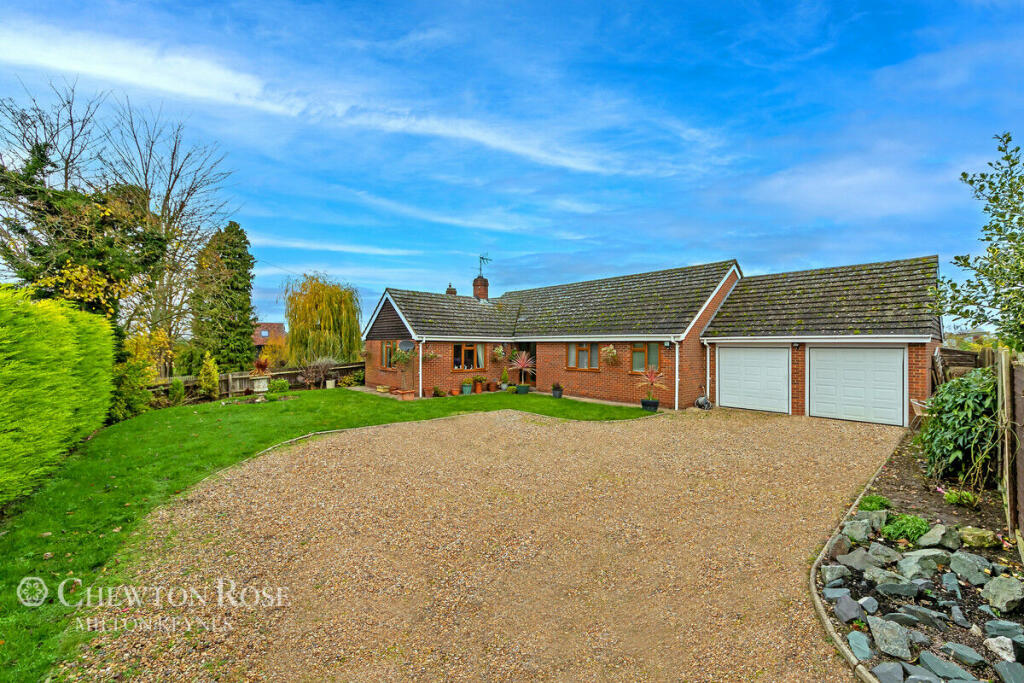 4 bedroom detached bungalow for sale in Ford End, Ivinghoe, LU7