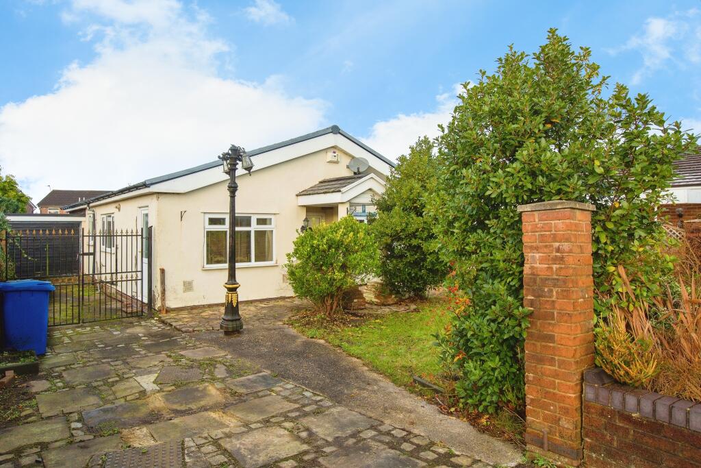 3 bedroom bungalow for sale in Baytree Road, ClaytonleWoods, Chorley