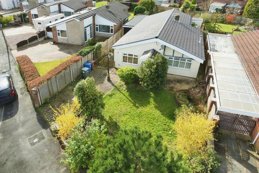 3 bedroom bungalow for sale in Baytree Road, ClaytonleWoods, Chorley