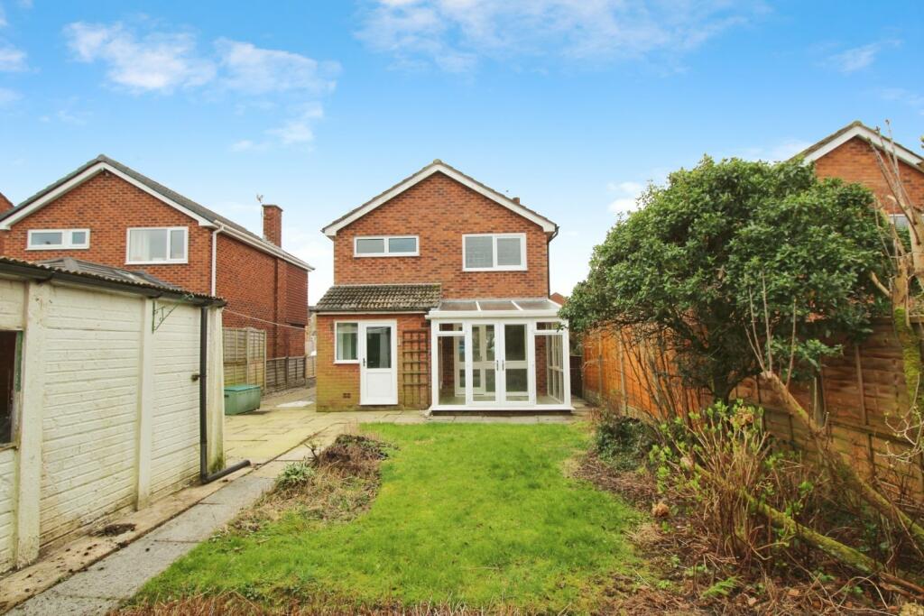3 bedroom detached house for sale in Claughton Avenue, Leyland