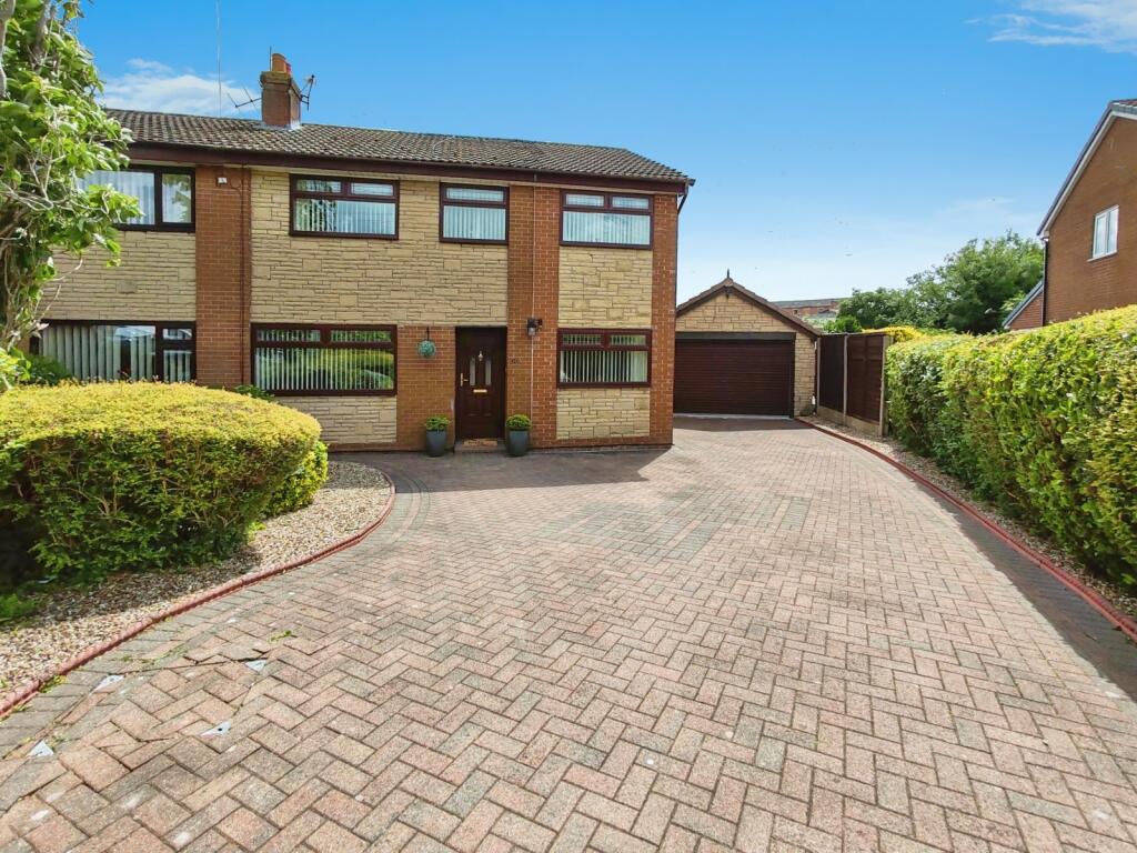 4 bedroom semidetached house for sale in Lowther Crescent, Leyland