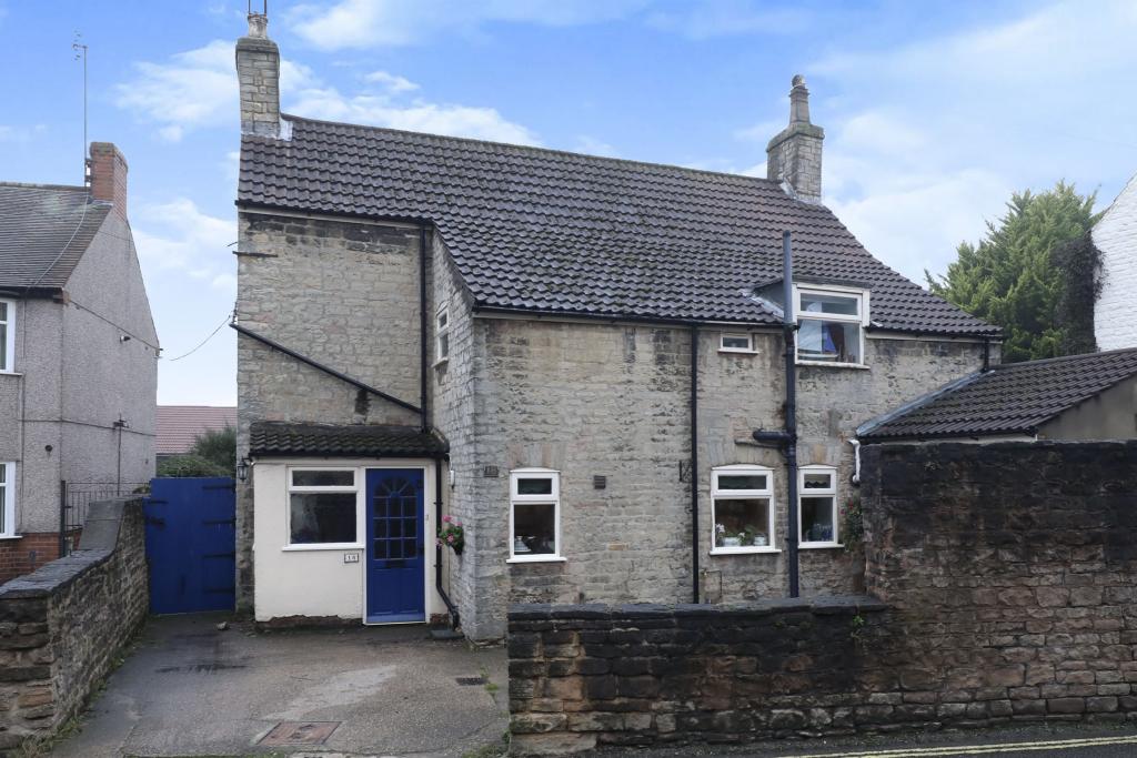 4 bedroom detached house for sale in Welbeck Street, Whitwell, Worksop