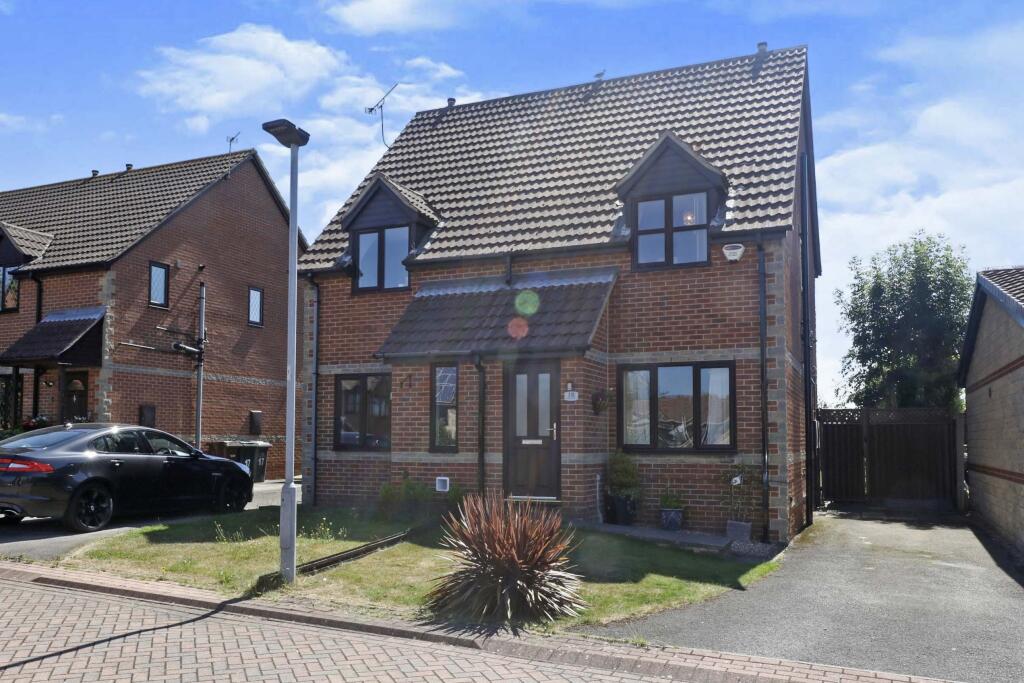 2 bedroom semidetached house for sale in Poynton Drive, Dinnington