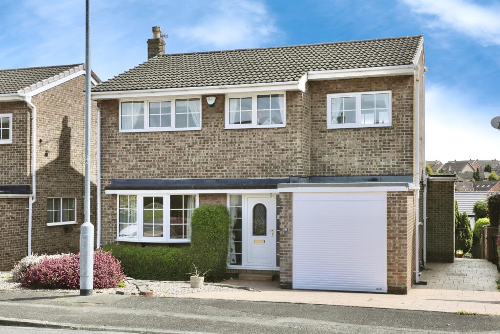 4 bedroom detached house for sale in West Bank Drive, South Anston