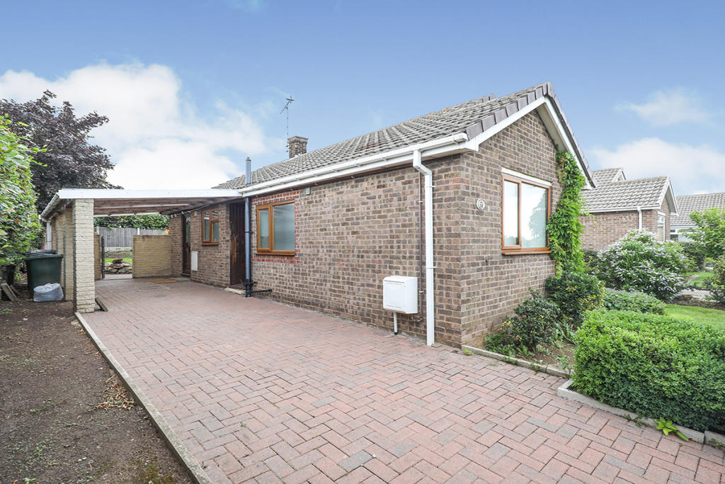 2 bedroom bungalow for sale in High Ash Drive, South Anston, Sheffield