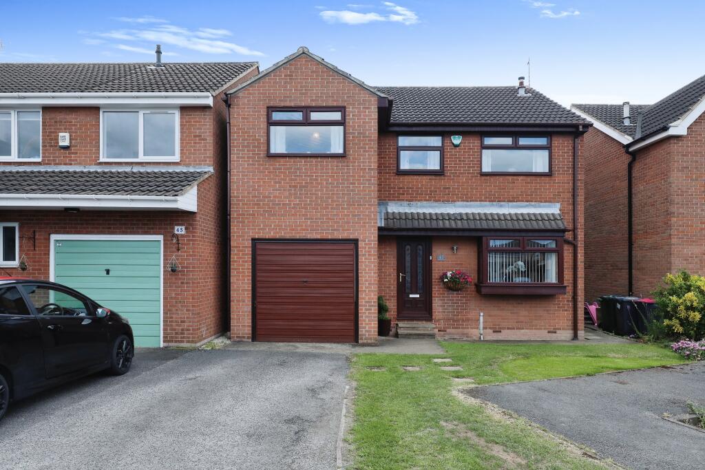 4 bedroom detached house for sale in Birkdale Avenue, Dinnington