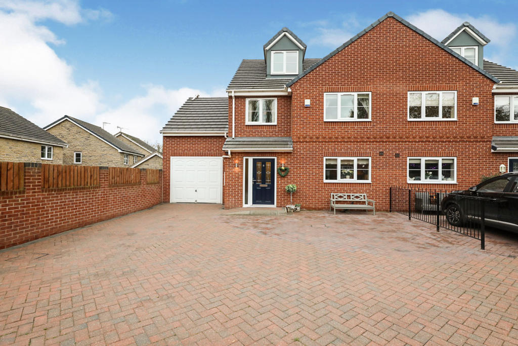 4 bedroom semidetached house for sale in The Poplars, Dinnington