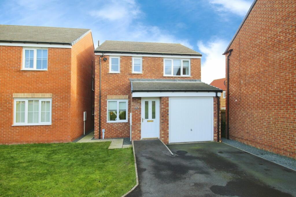 3 bedroom detached house for sale in Kielder Drive, The Middles