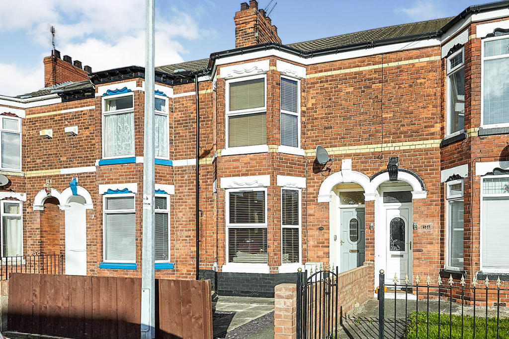 3 bedroom terraced house for sale in Westcott Street, Hull, East