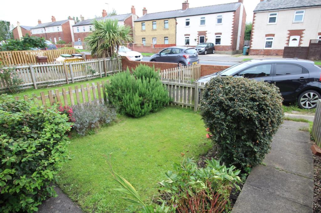 2 bedroom end of terrace house for sale in Garden House Lane, Tingley