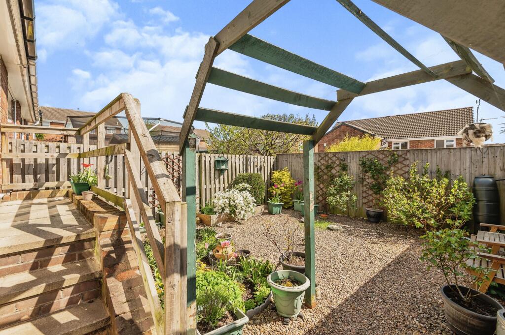 4 bedroom semidetached house for sale in Whitley Spring Road, Ossett