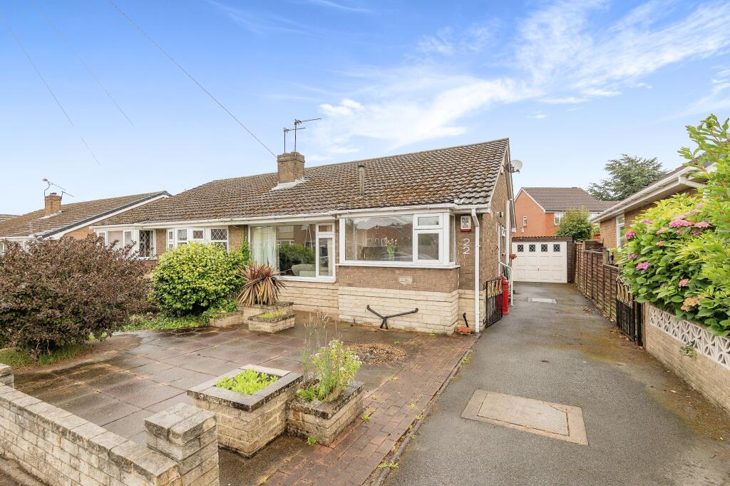 2 bedroom bungalow for sale in Westfield Drive, Ossett, West Yorkshire, WF5