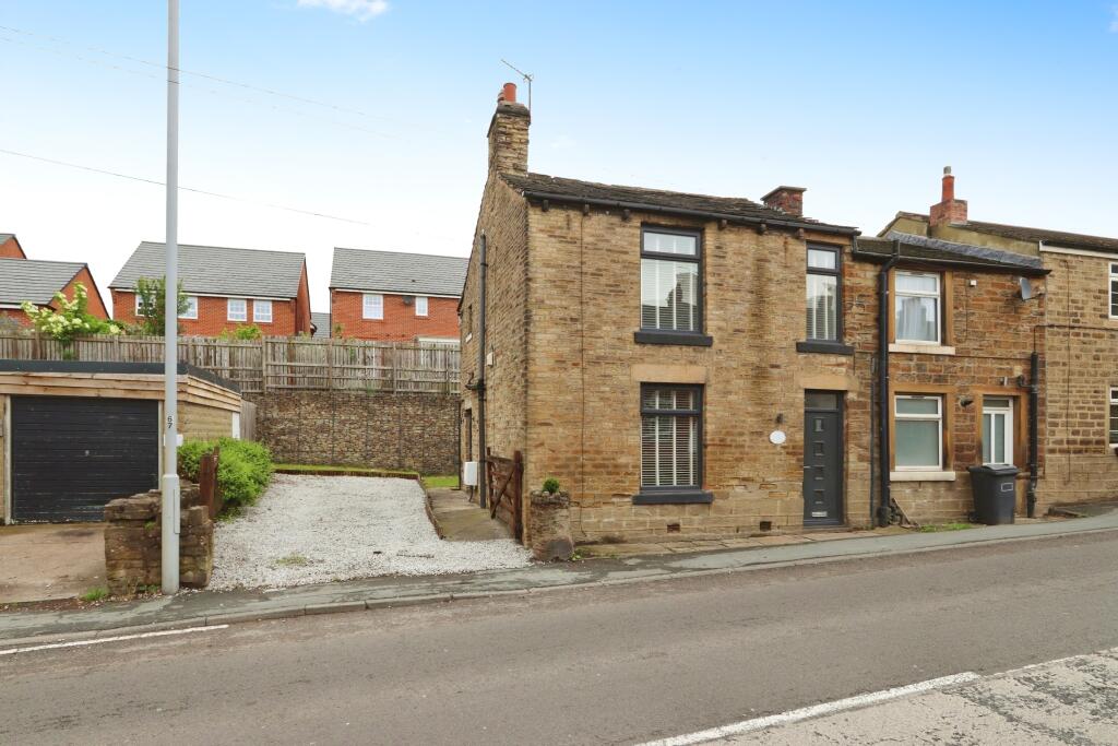 3 bedroom end of terrace house for sale in Barnsley Road, Flockton