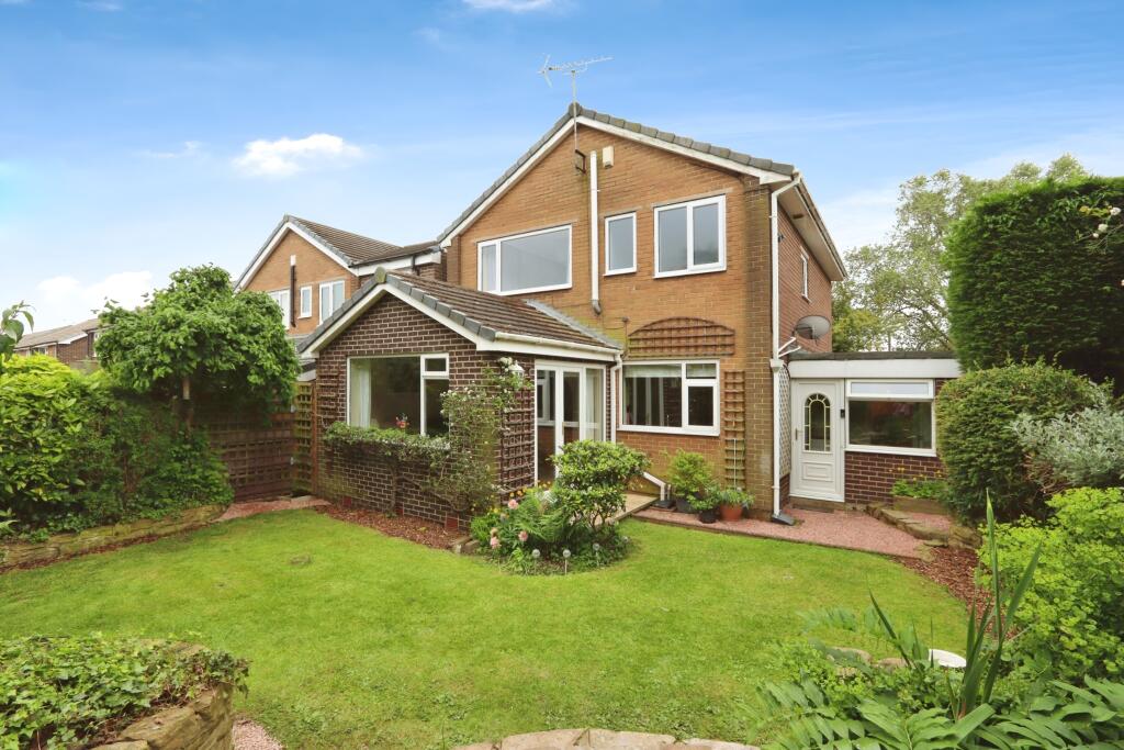3 bedroom detached house for sale in Fearnley Drive, Ossett, West