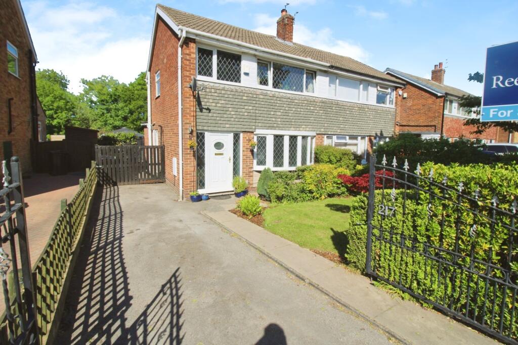 Main image of property: Towngate, Ossett, West Yorkshire, WF5